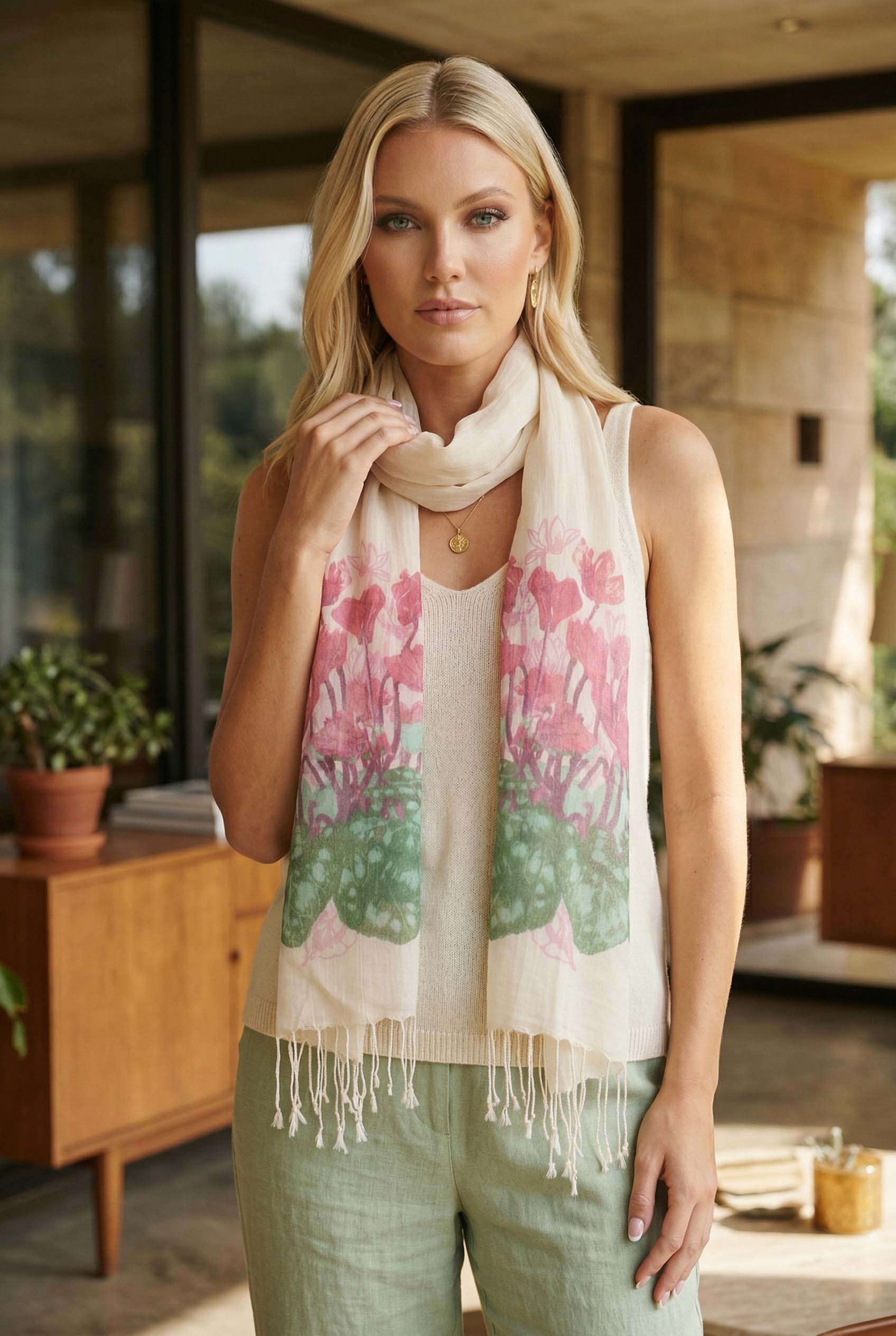 siklamen desenli fular