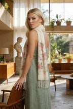 gül desenli kadın fular